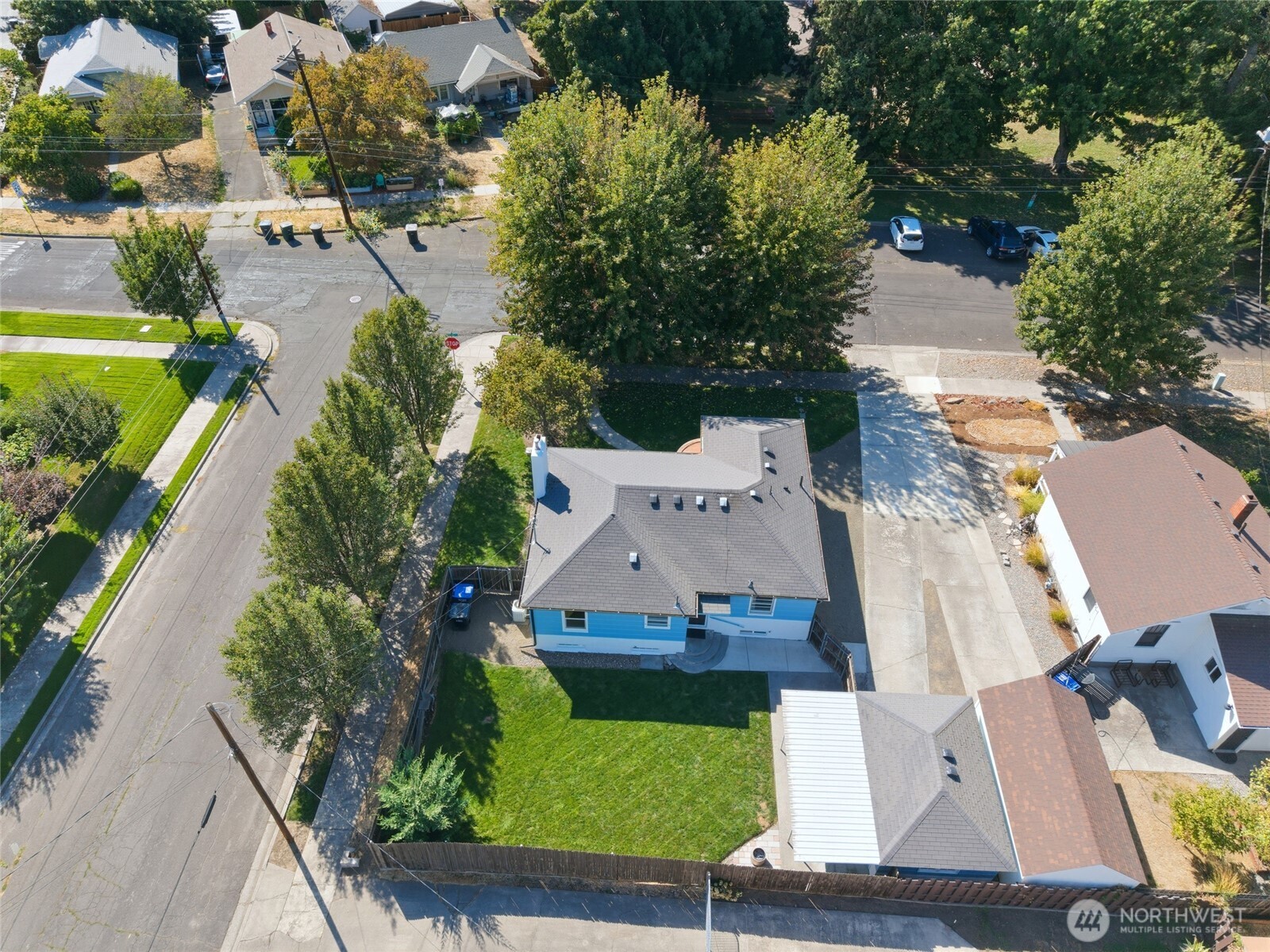 404 N Division Street Property Photo 32