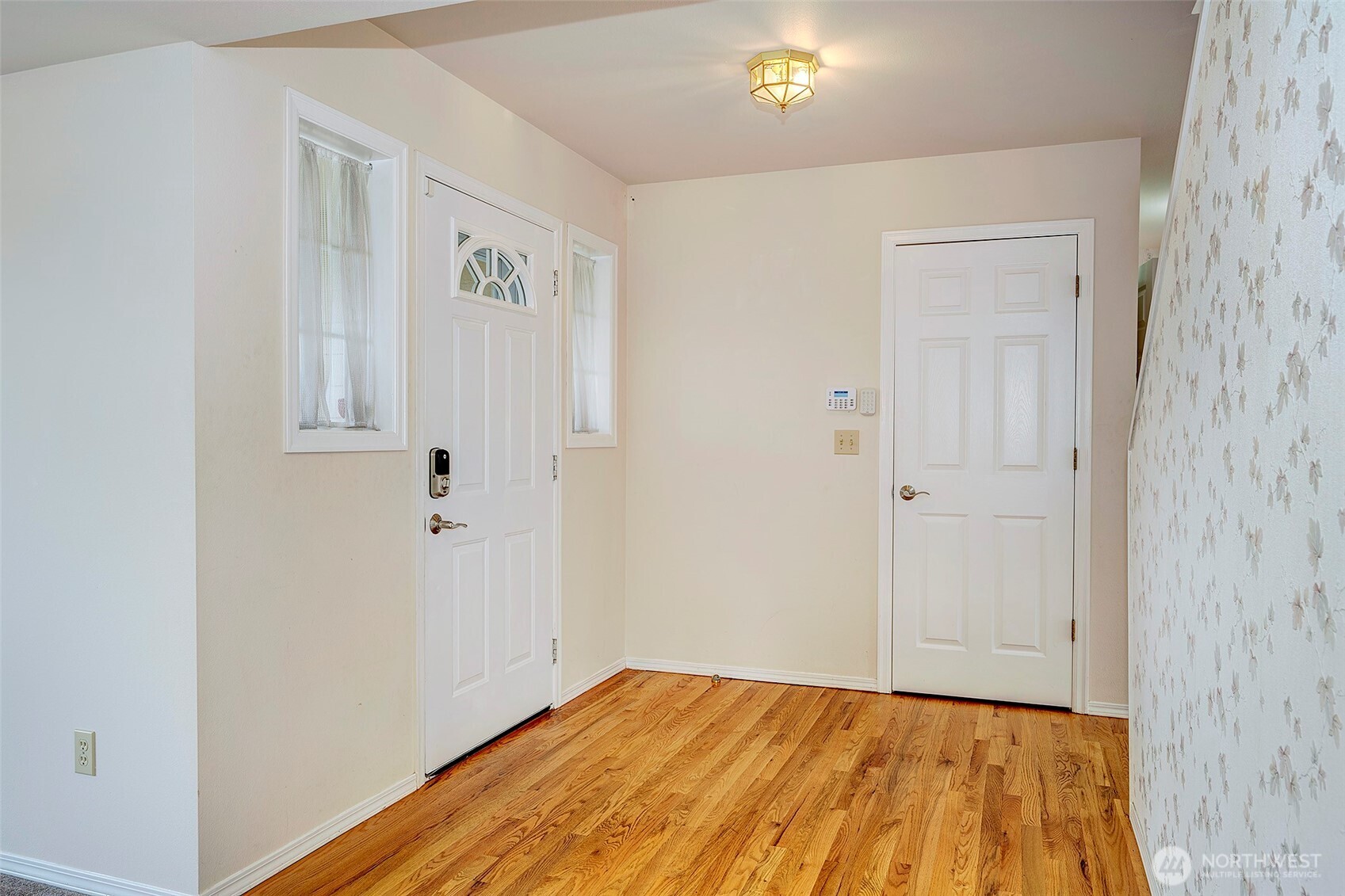 637 Washington Place Property Photo 4