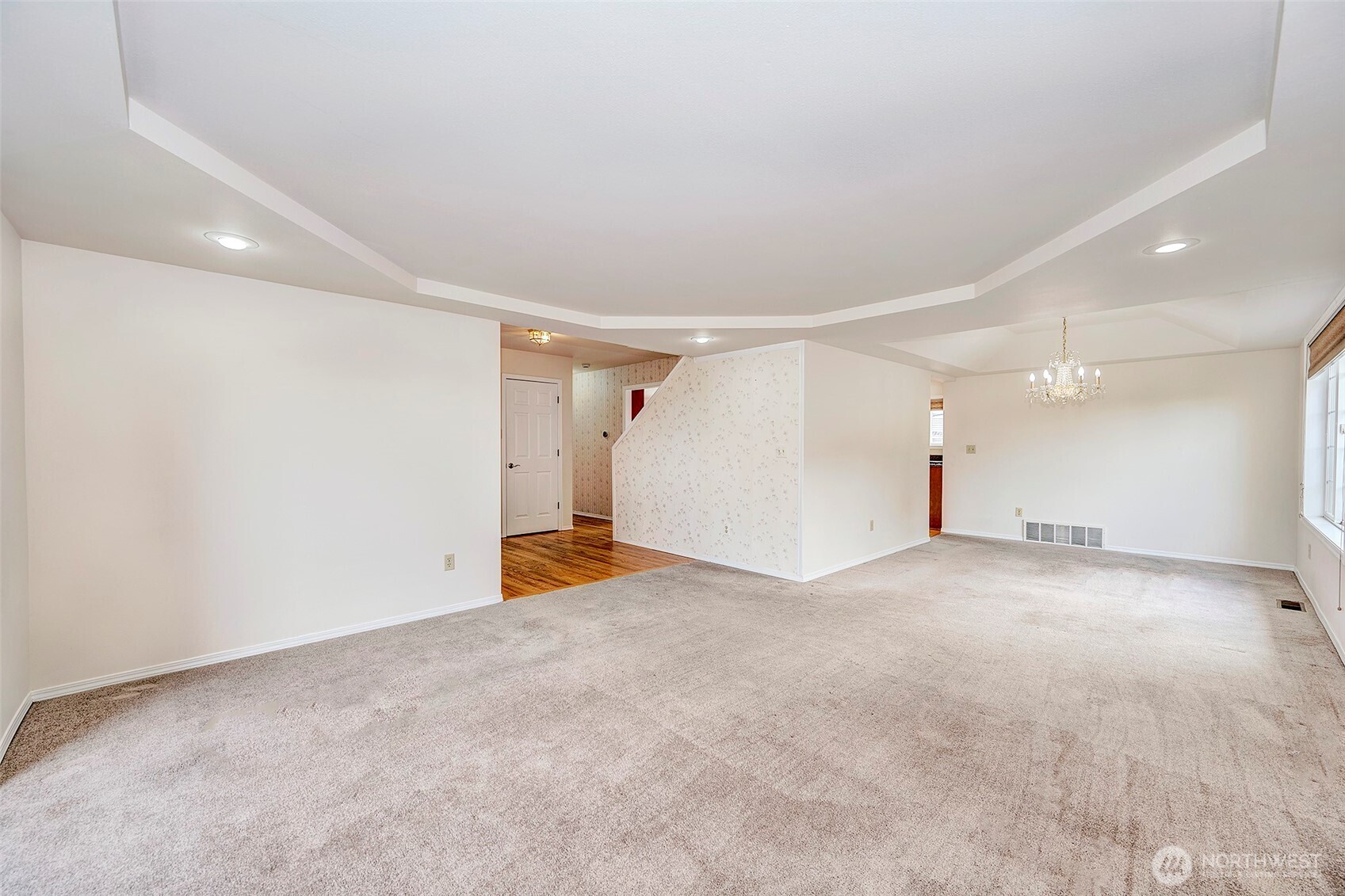 637 Washington Place Property Photo 5