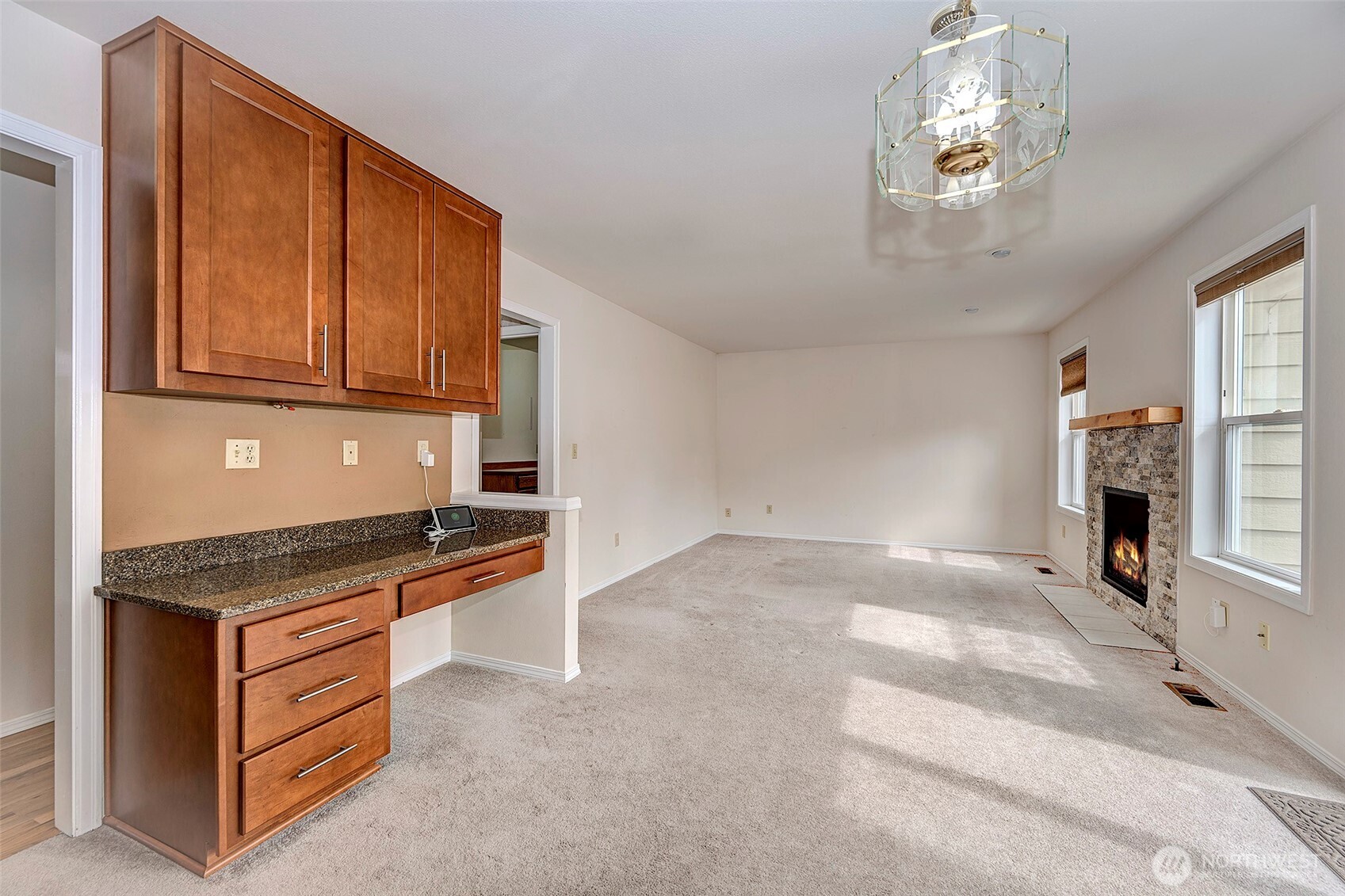 637 Washington Place Property Photo 11