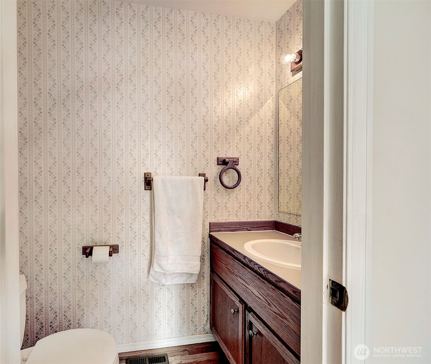 637 Washington Place Property Photo 14