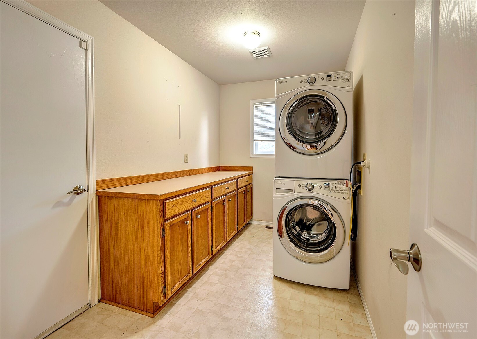 637 Washington Place Property Photo 15