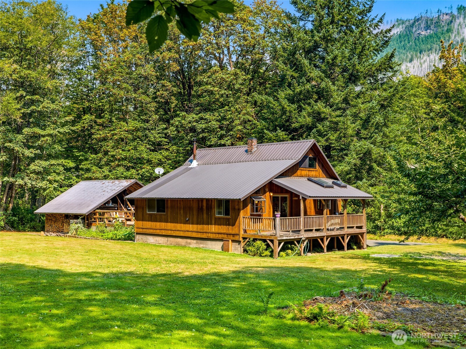 71509 Ne Old Cascade Highway Property Photo 1