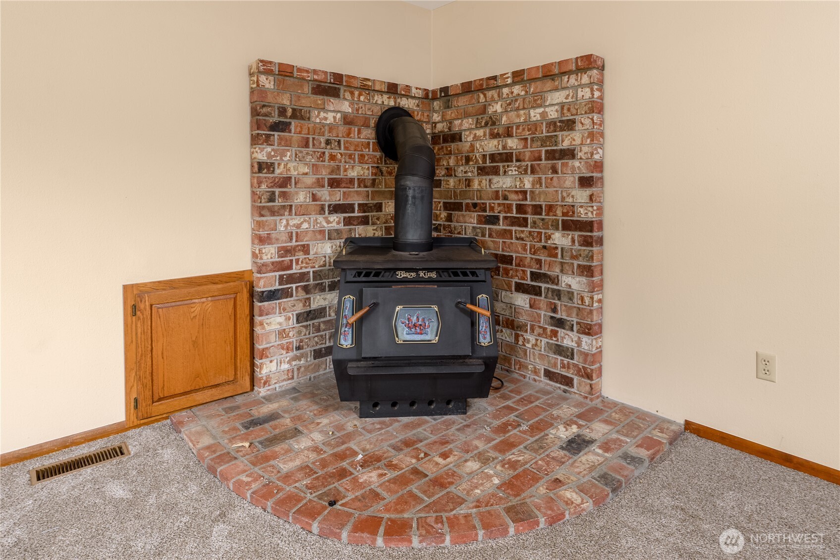 83 Shorts Lane Property Photo 4