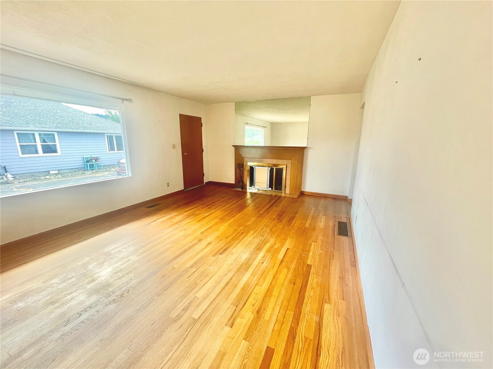 610 Sw Front Avenue Property Photo 2
