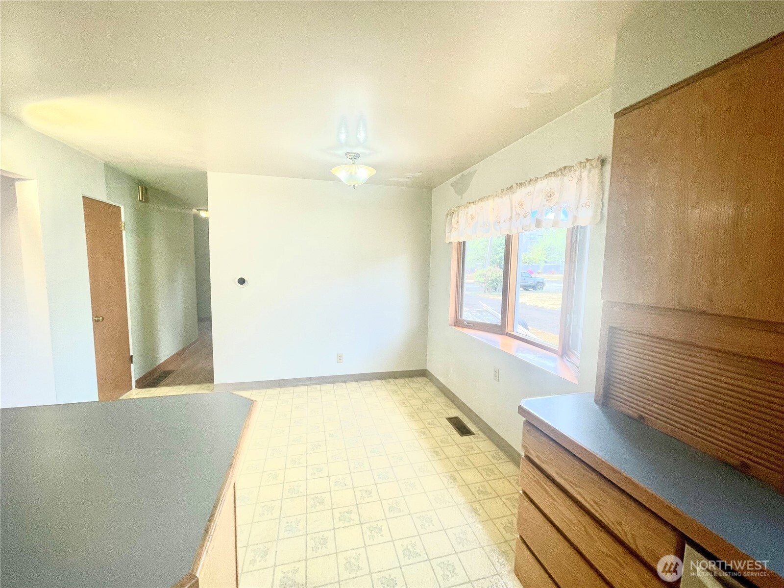 610 Sw Front Avenue Property Photo 6