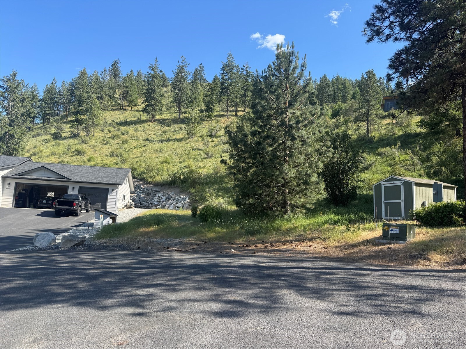 4057 Lakeview Place Property Photo 6