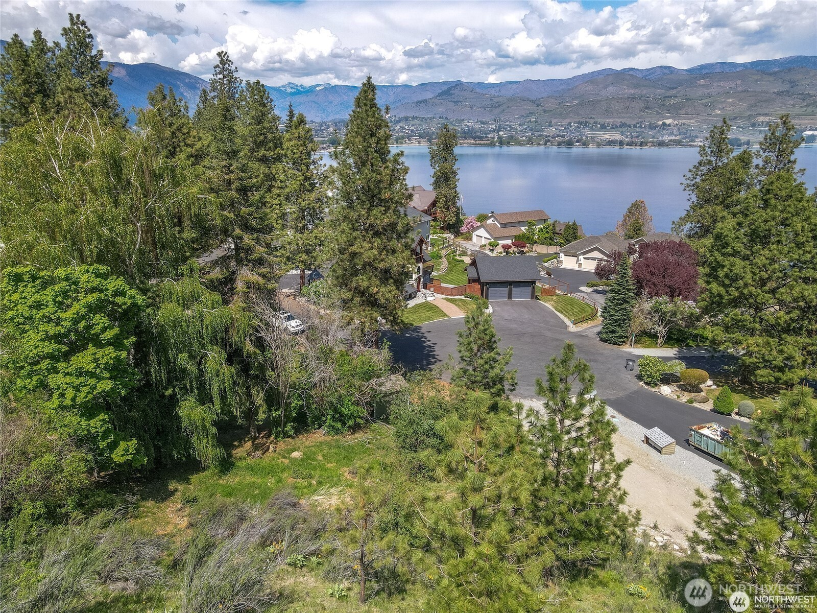 4057 Lakeview Place Property Photo 8