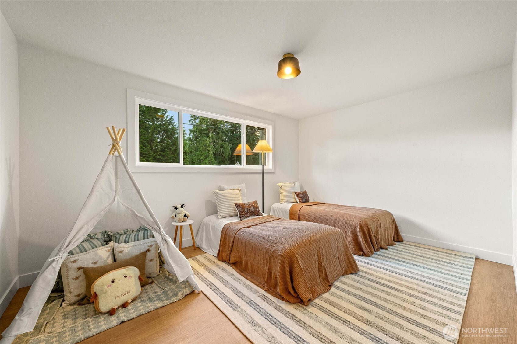 16301 Wallingford Avenue Property Photo 12