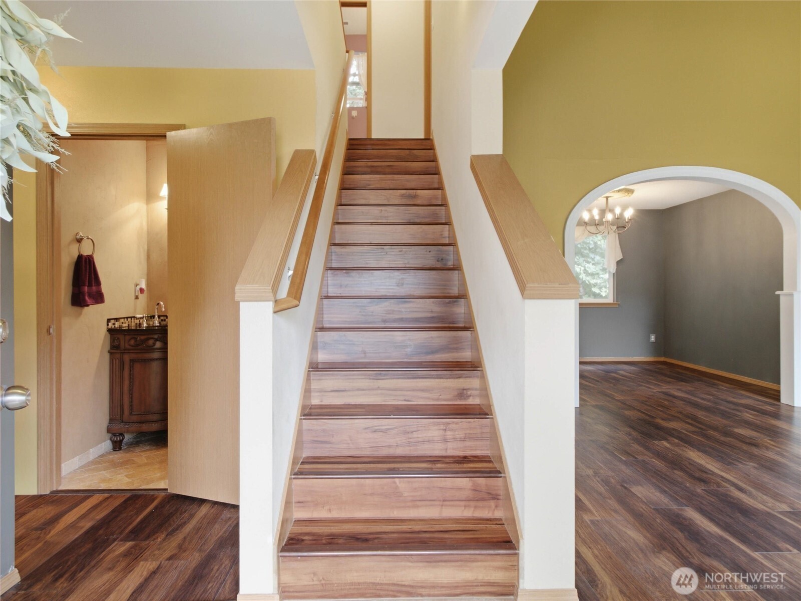 2977 Ne Loyola St Property Photo 5