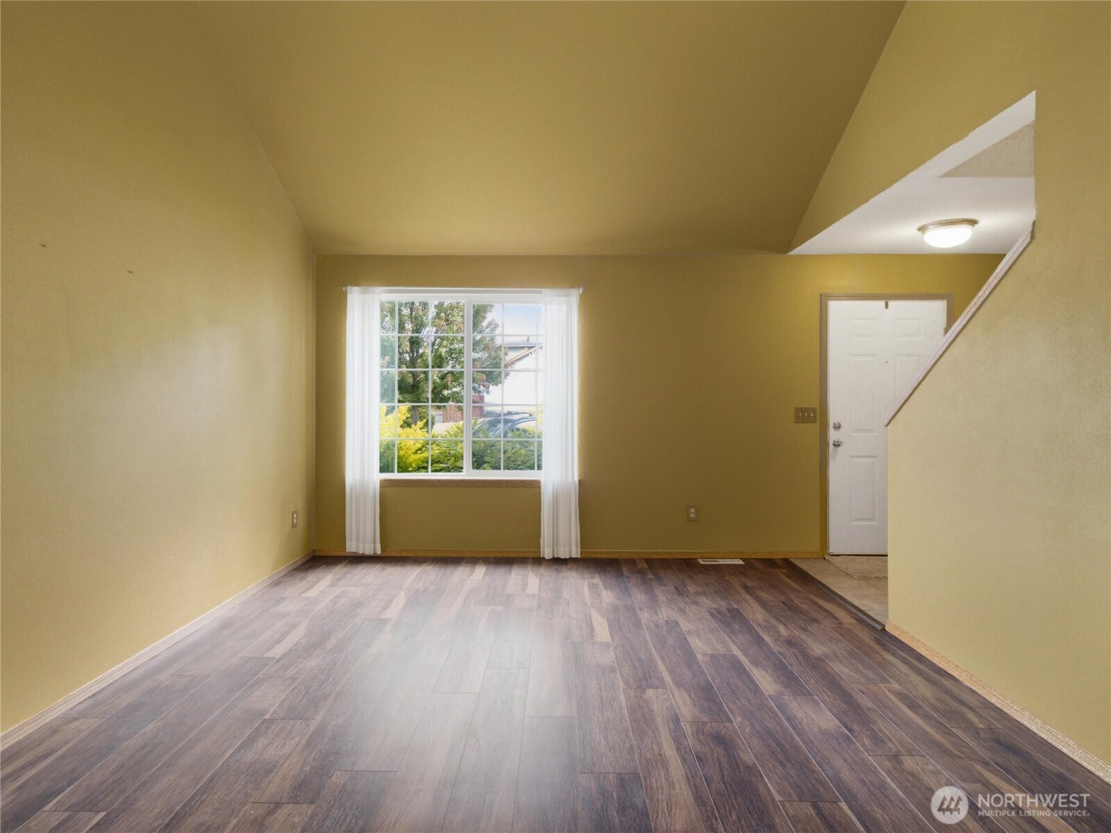 2977 Ne Loyola St Property Photo 8