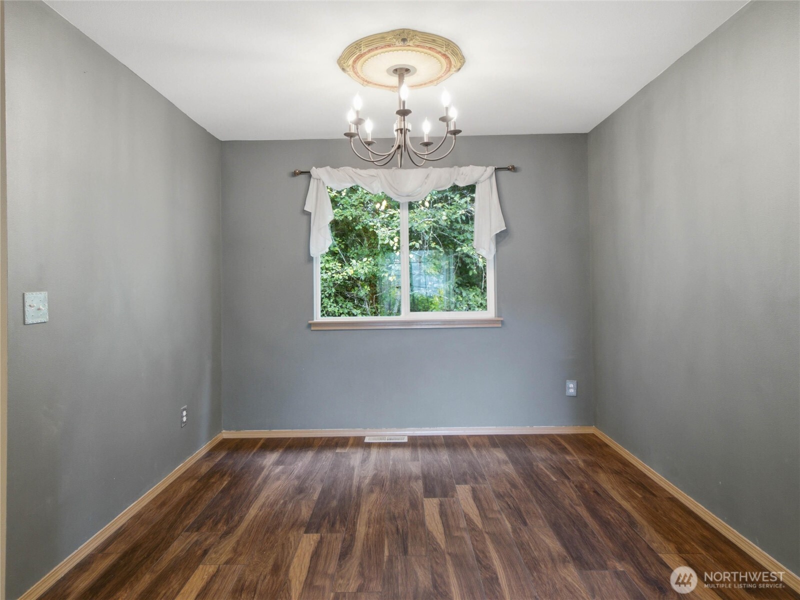 2977 Ne Loyola St Property Photo 10