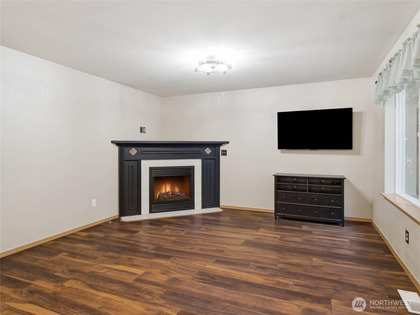 2977 Ne Loyola St Property Photo 13
