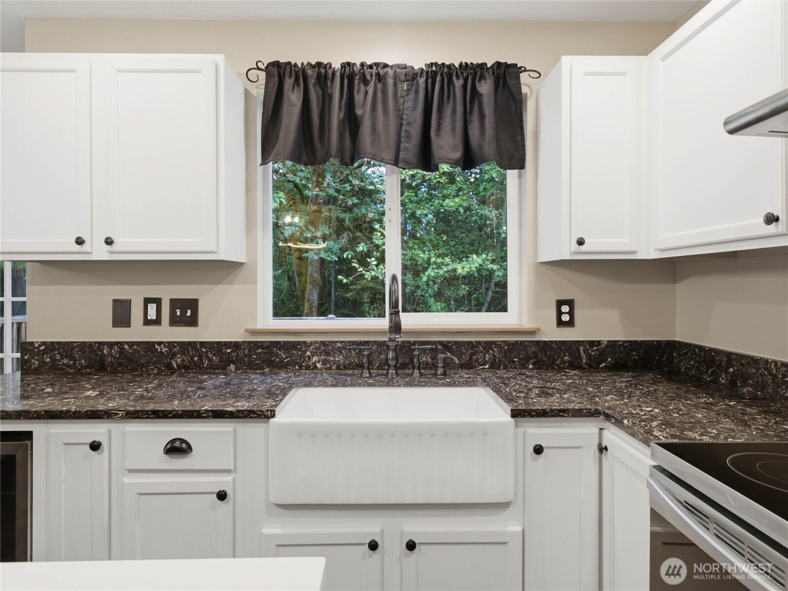 2977 Ne Loyola St Property Photo 14