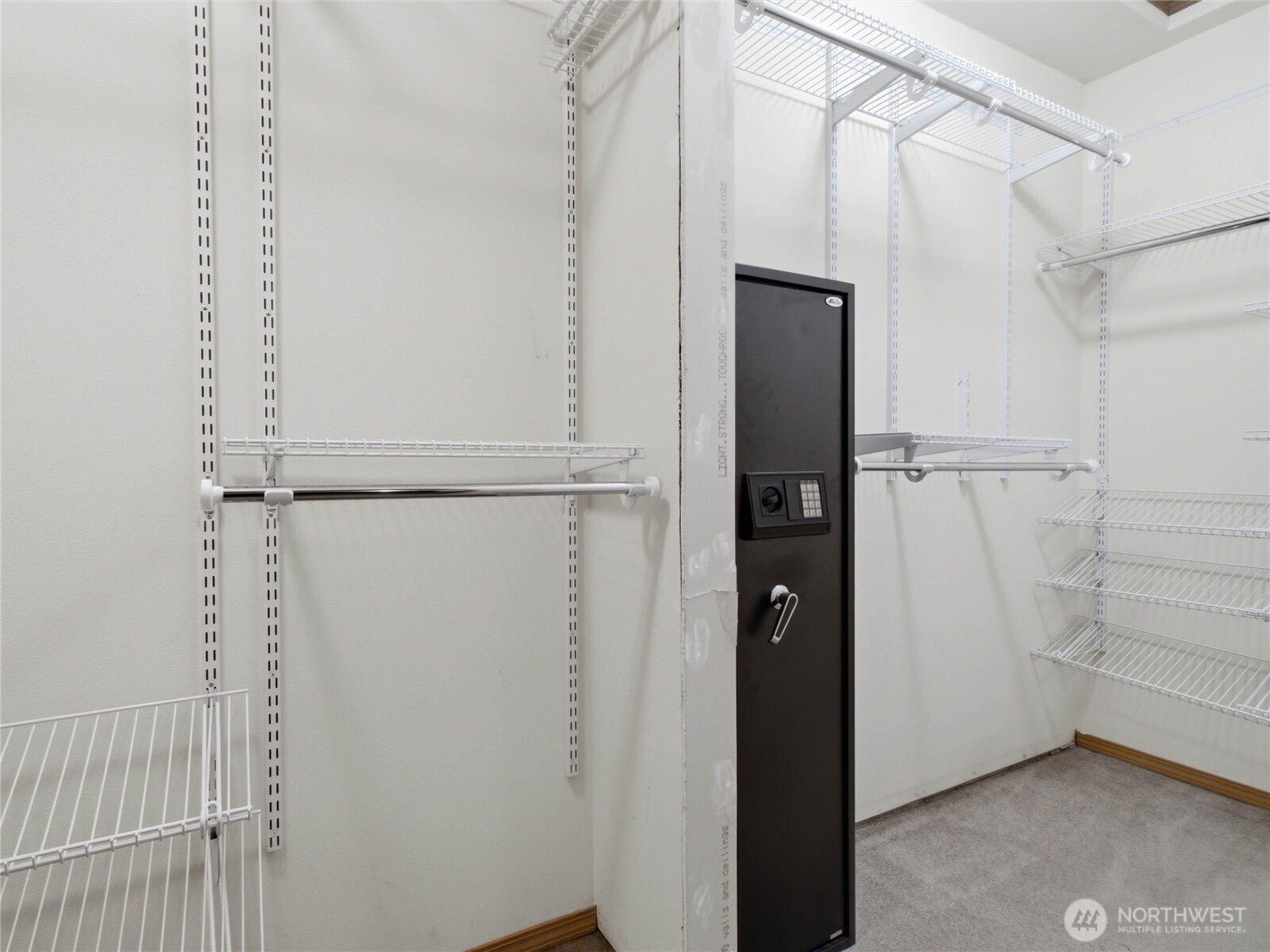2977 Ne Loyola St Property Photo 24