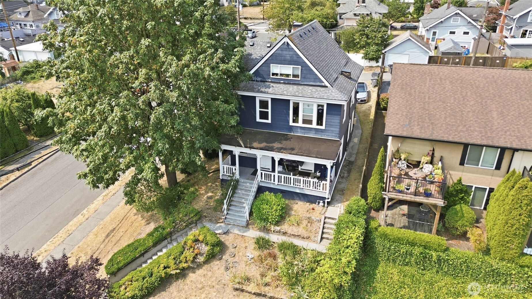 3432 Lombard Avenue Property Photo 2