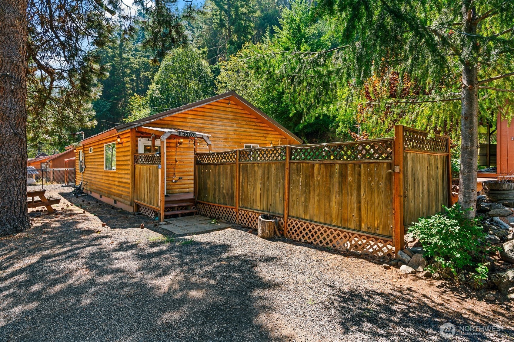 150 Pine Cliffs Drive Property Photo 3