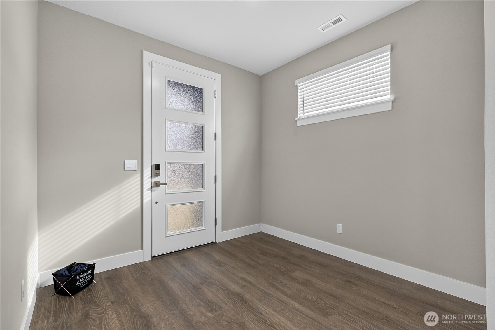 6302 206th Place Property Photo 4