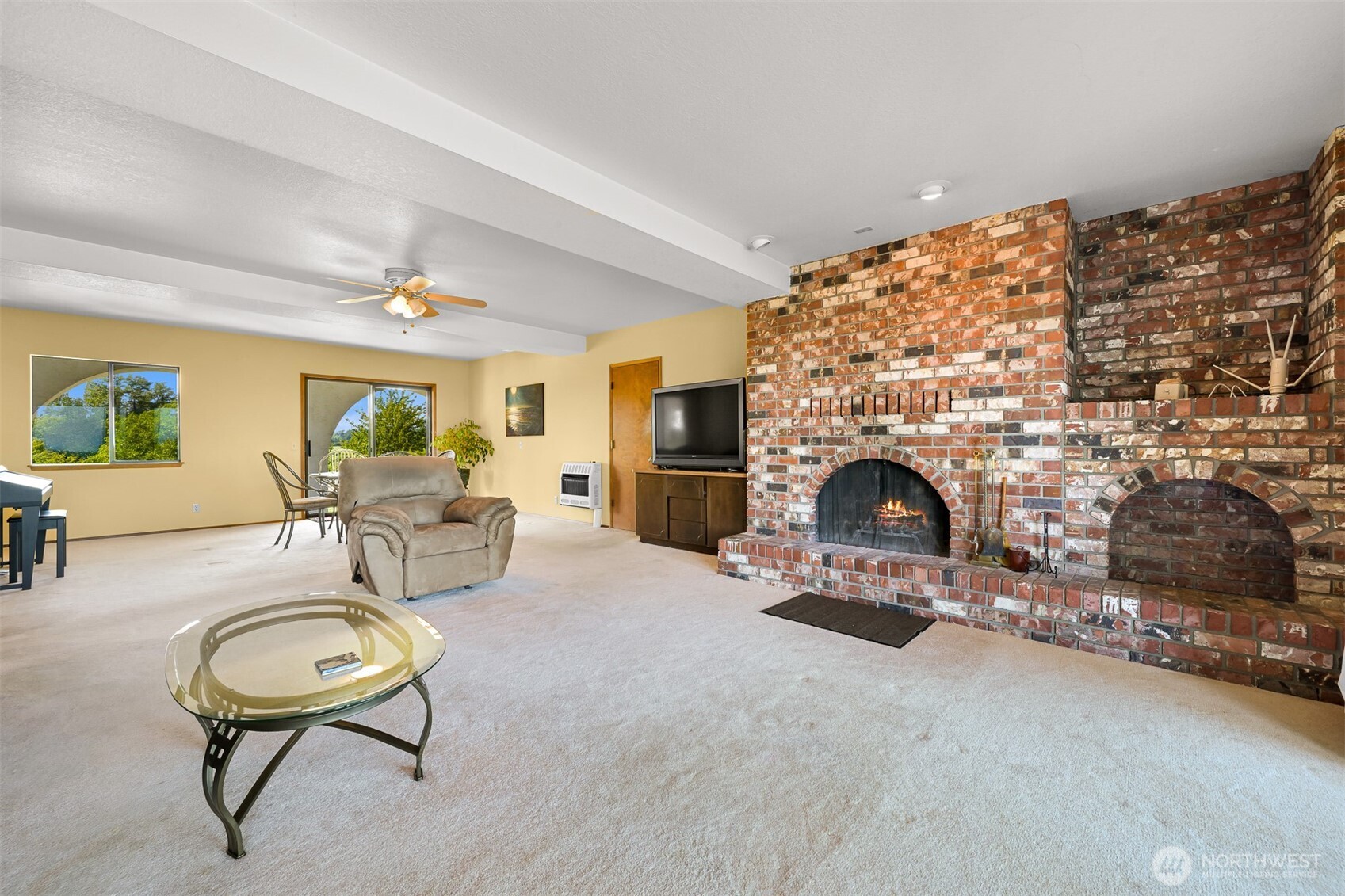 2752 Douglas Road Property Photo 21