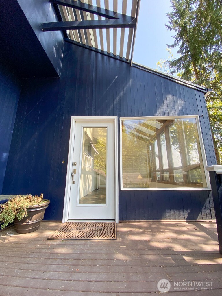 7255 E Mercer Way Property Photo 3