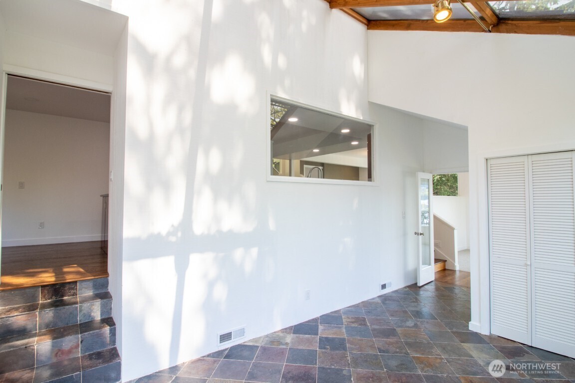 7255 E Mercer Way Property Photo 4