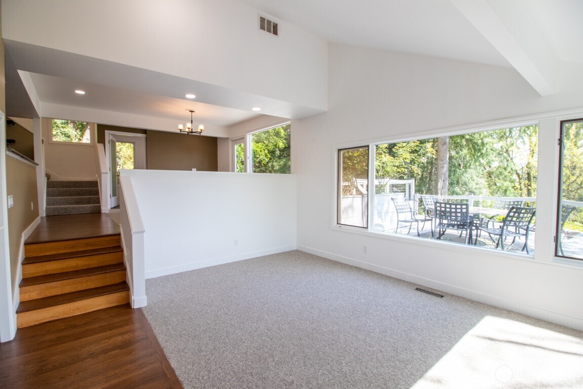 7255 E Mercer Way Property Photo 7