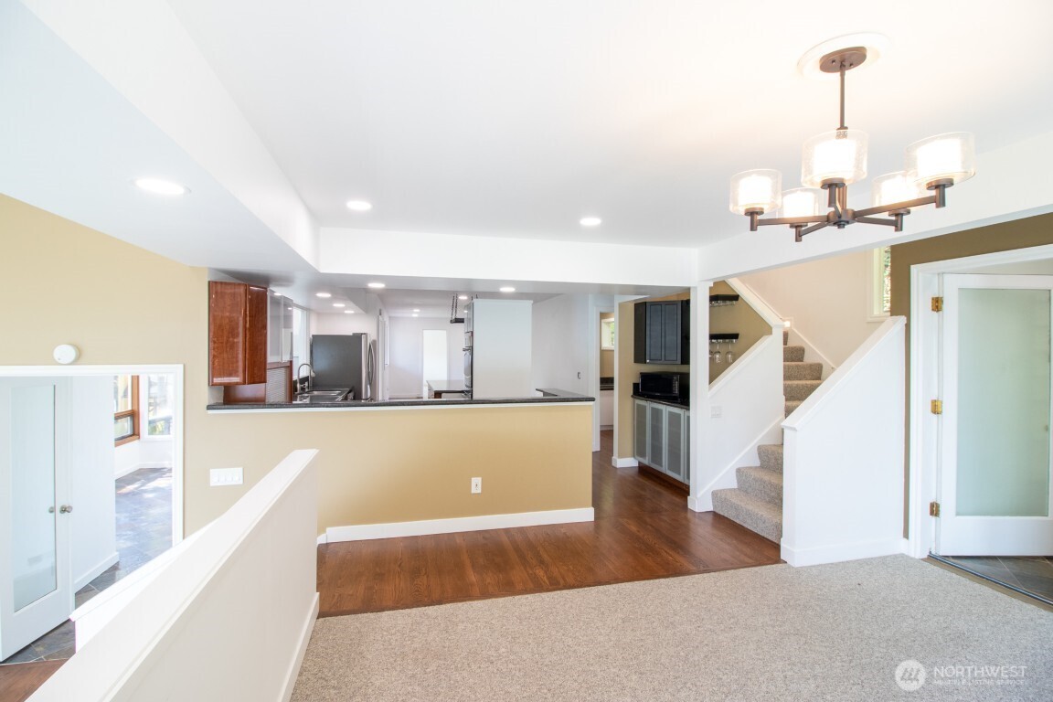7255 E Mercer Way Property Photo 9