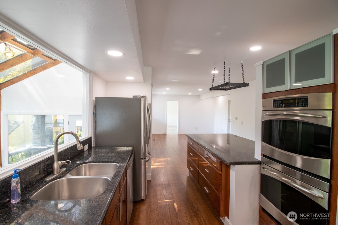 7255 E Mercer Way Property Photo 11