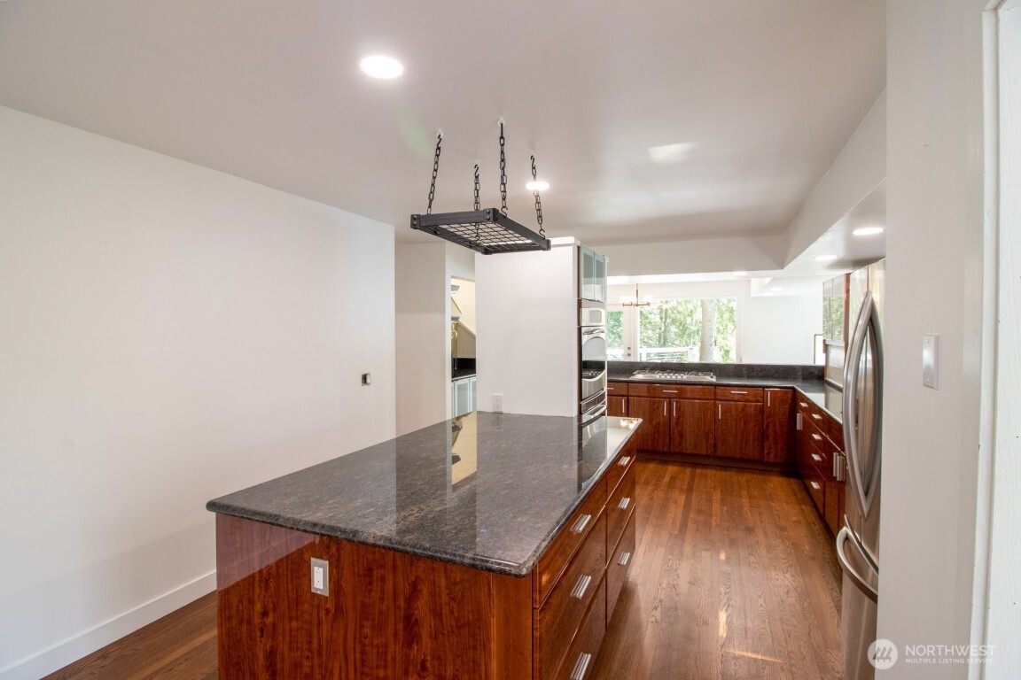7255 E Mercer Way Property Photo 13