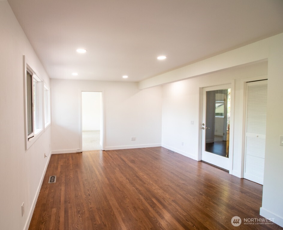 7255 E Mercer Way Property Photo 14