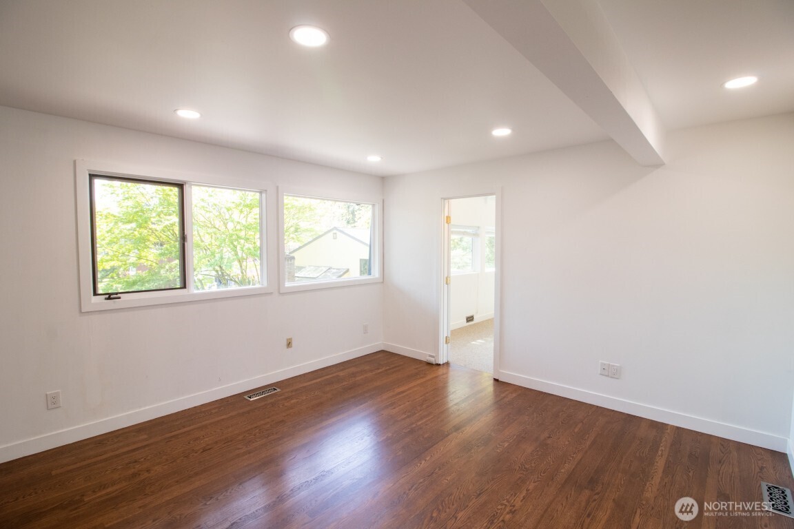 7255 E Mercer Way Property Photo 15