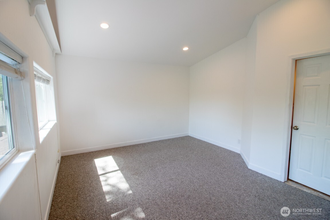 7255 E Mercer Way Property Photo 16