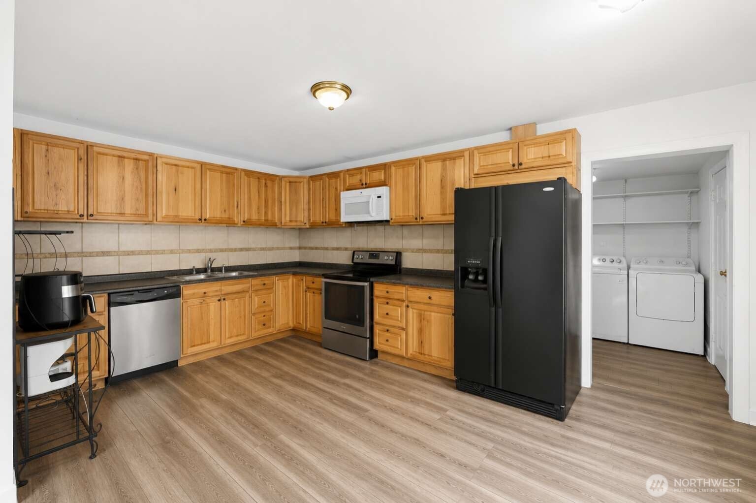 1025 Arnold Avenue Property Photo 3