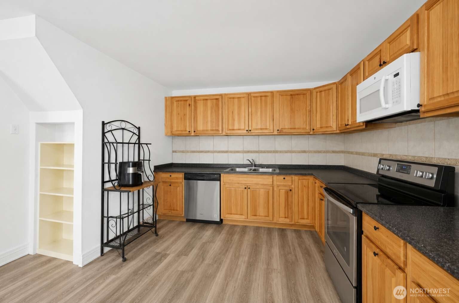 1025 Arnold Avenue Property Photo 5