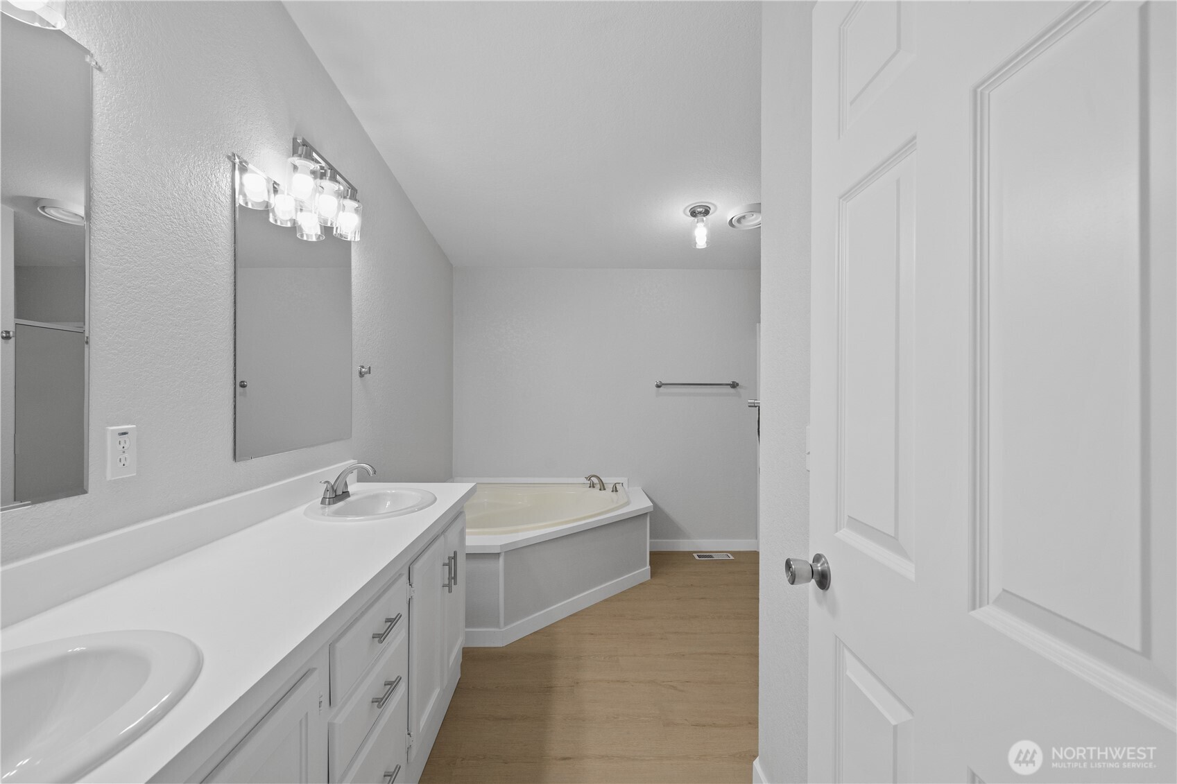 138 2nd Street Property Photo 17