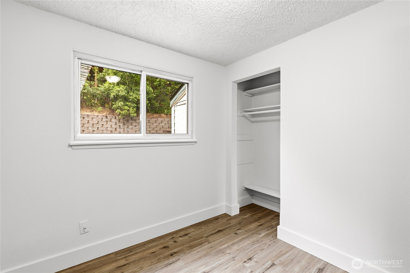 1725 1727 Bloomington Avenue Property Photo 9