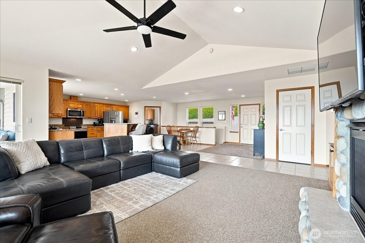 75 Coral Street Property Photo 13