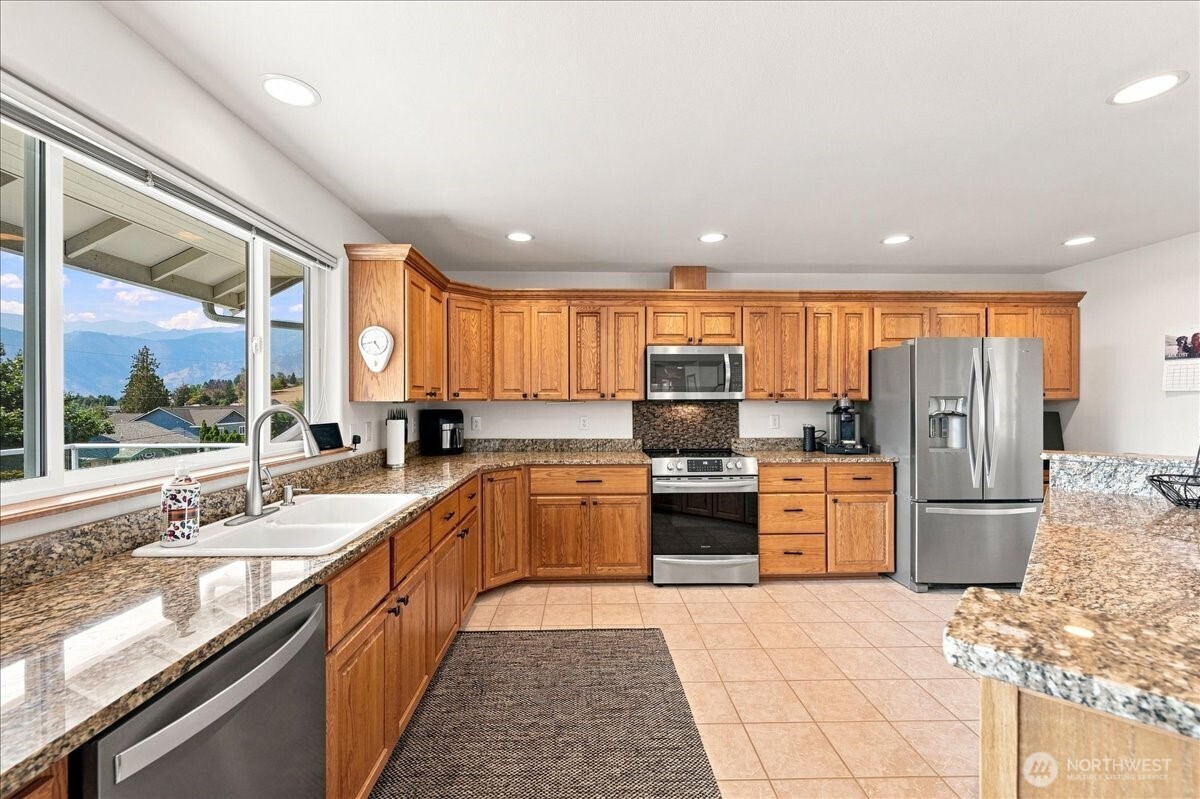 75 Coral Street Property Photo 14