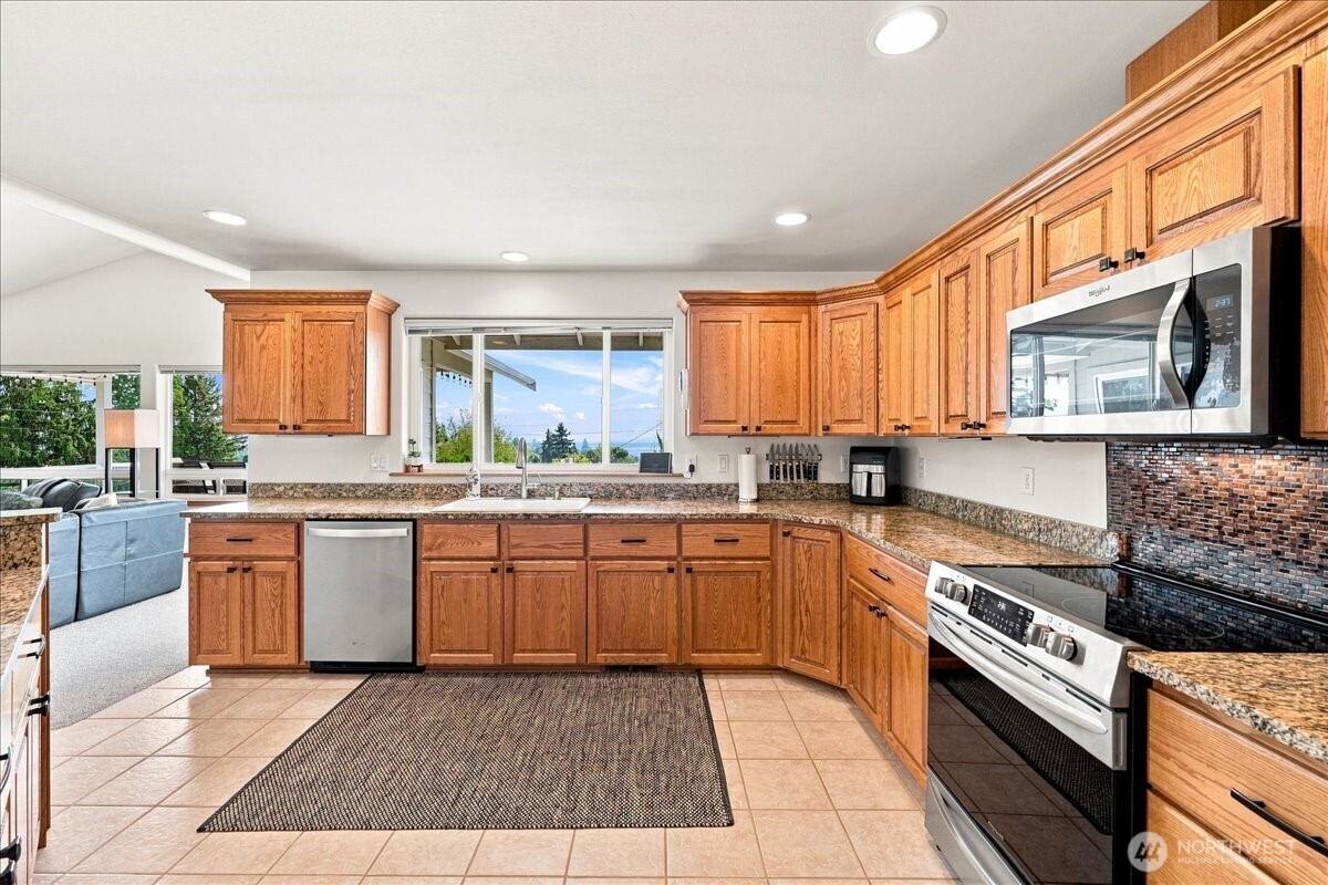 75 Coral Street Property Photo 15