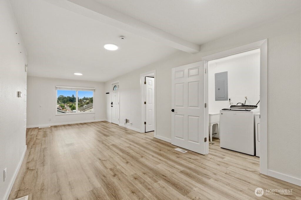 5407 31st Avenue Property Photo 5