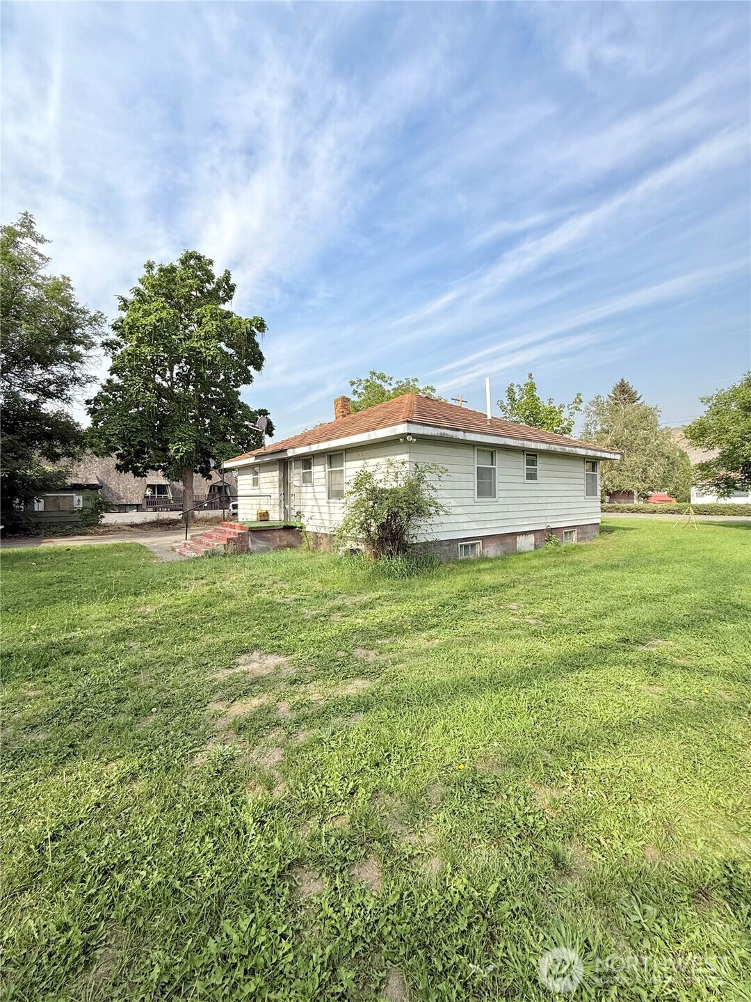 2276 Burton Avenue Property Photo 4