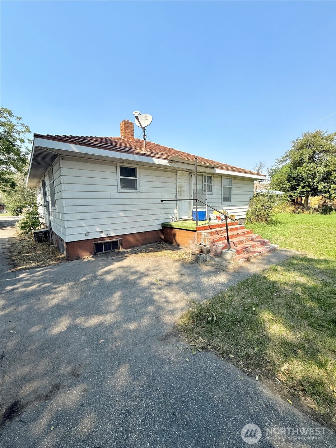 2276 Burton Avenue Property Photo 5