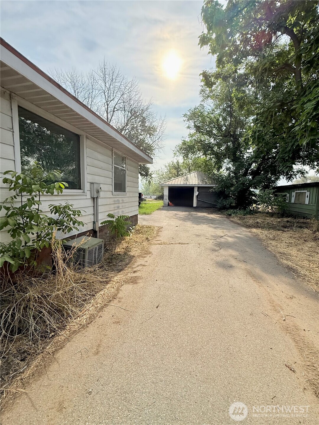 2276 Burton Avenue Property Photo 6