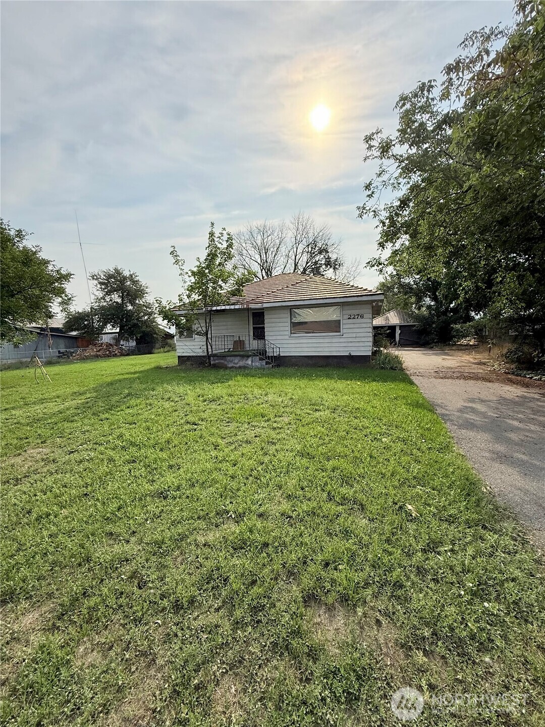 2276 Burton Avenue Property Photo 7