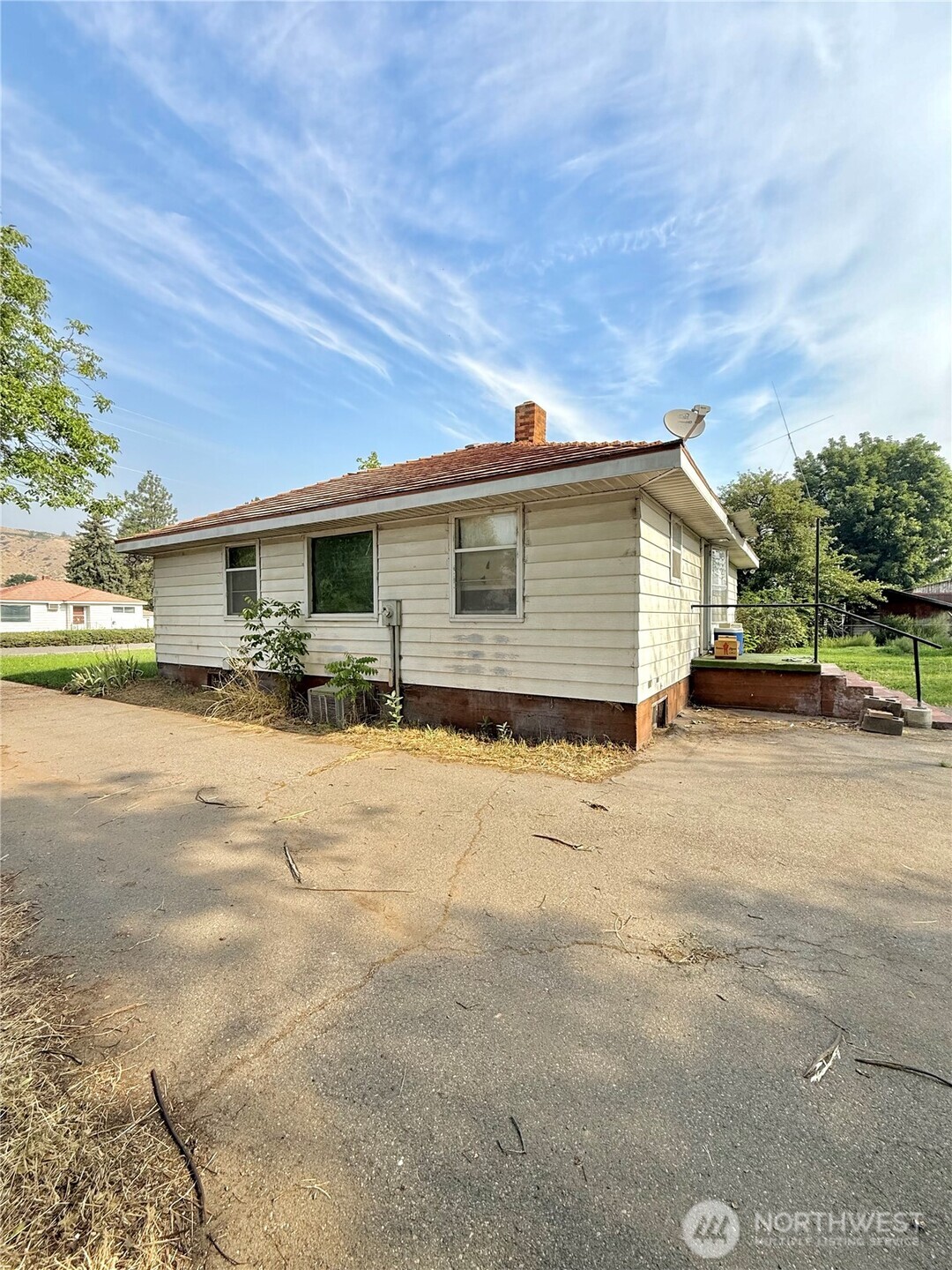 2276 Burton Avenue Property Photo 10