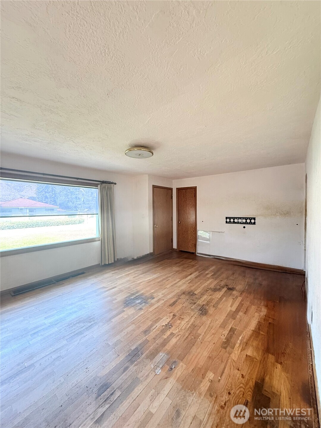 2276 Burton Avenue Property Photo 11