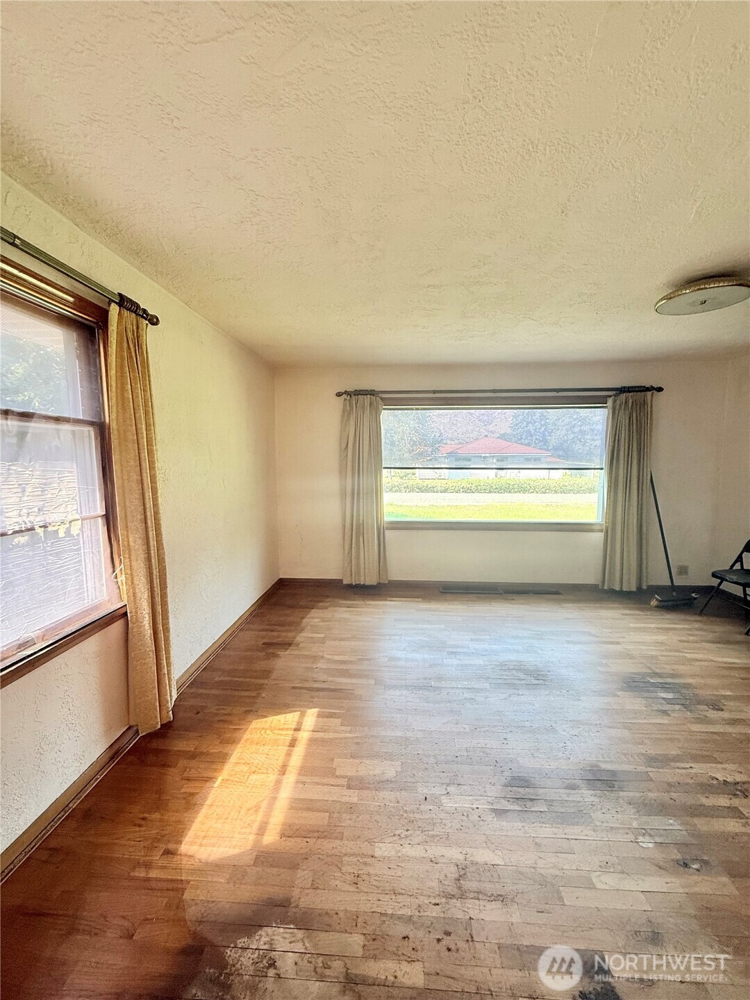 2276 Burton Avenue Property Photo 14