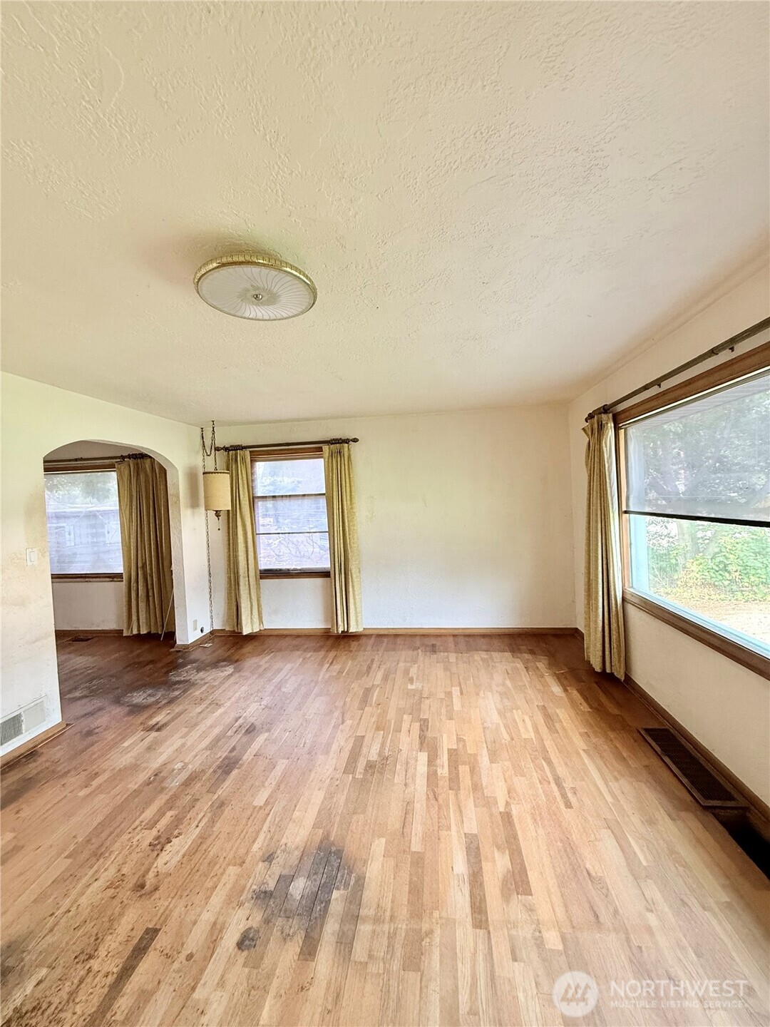 2276 Burton Avenue Property Photo 15