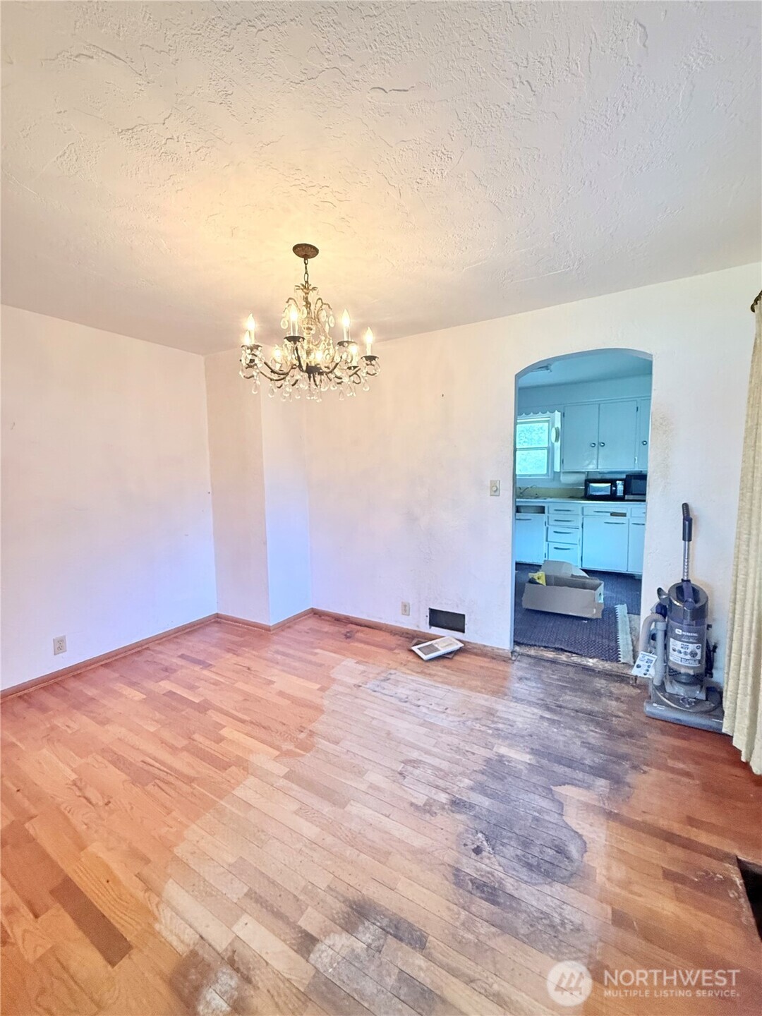 2276 Burton Avenue Property Photo 19