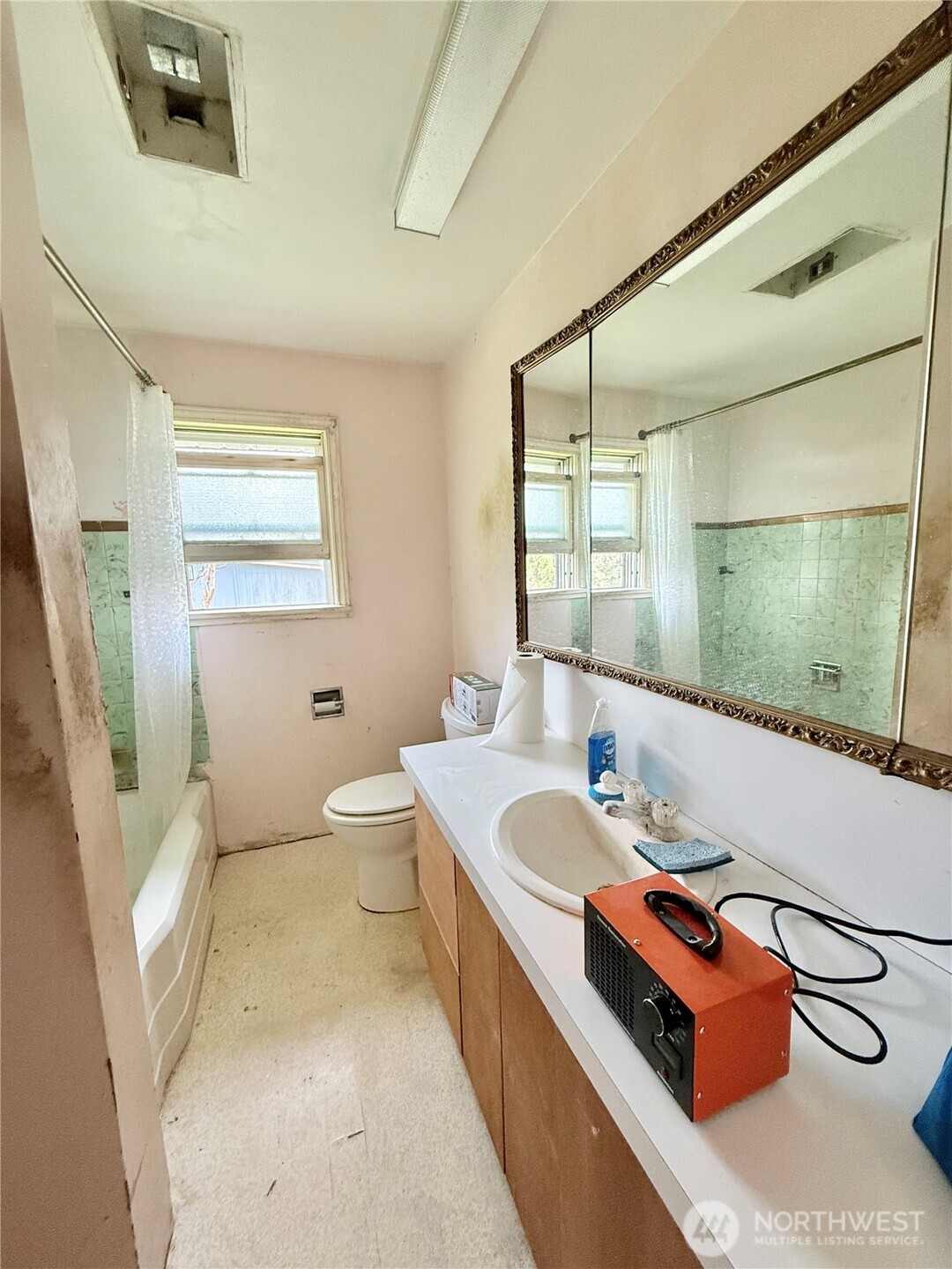 2276 Burton Avenue Property Photo 23